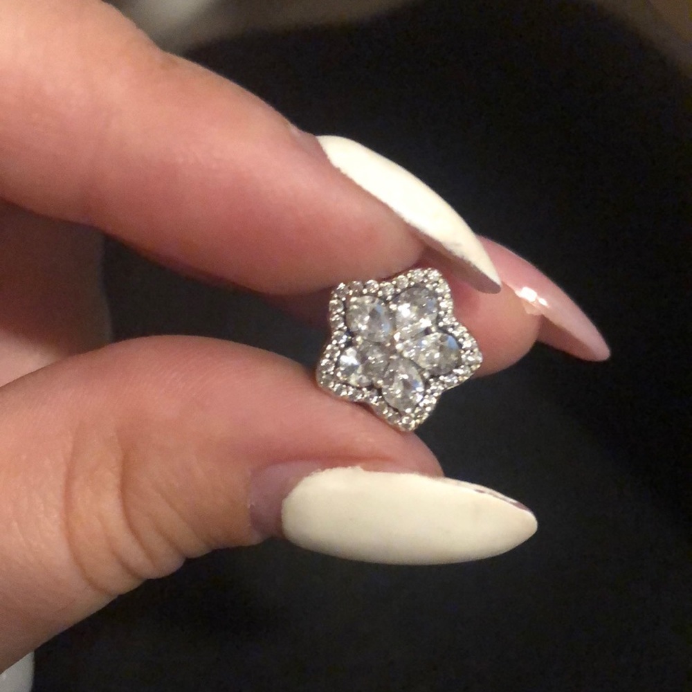Pandora sparkling snowflake charm